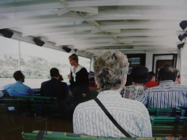 ドナウ川の観光遊覧船に乗って見ました。<br />イヤホンで日本語の案内も聞く事が出来ます。