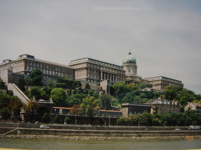 遊覧船から見た、王宮。