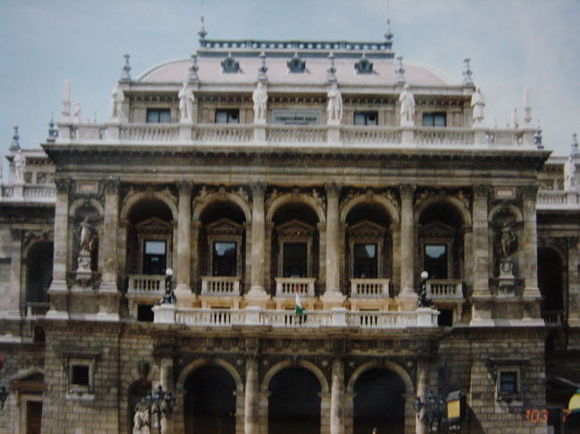 国立オペラ劇場です。