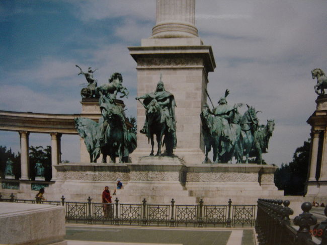 部族長の騎士像です。