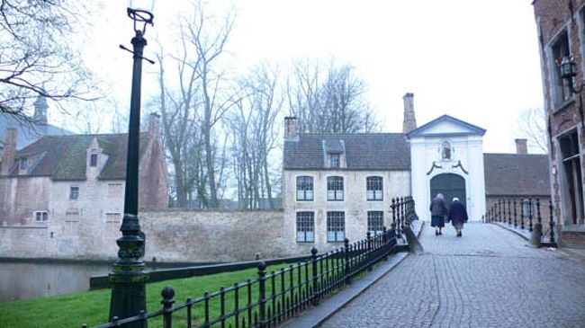 朝の散歩にて。ベギン会修道院へ向かう途中。