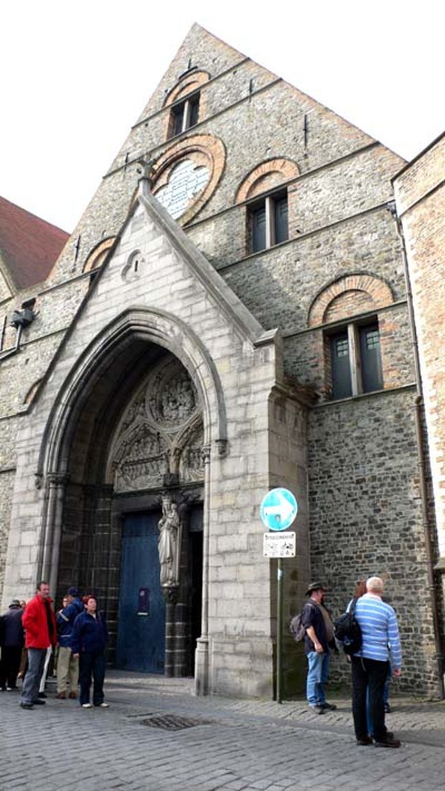 ムメリンク美術館入り口です。聖母教会の向かいにあります。ここには入る時間がありませんでした。