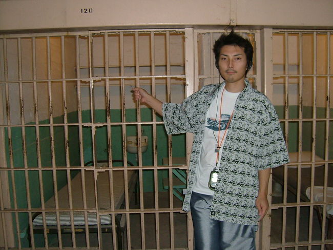 ロックの中です。地元の人はお化けが出るからあまり近寄らないんだとか？？<br />映画ザ・ロックのショーンコネリーのように地下から入るルートが見てみたいと思いました＾＾