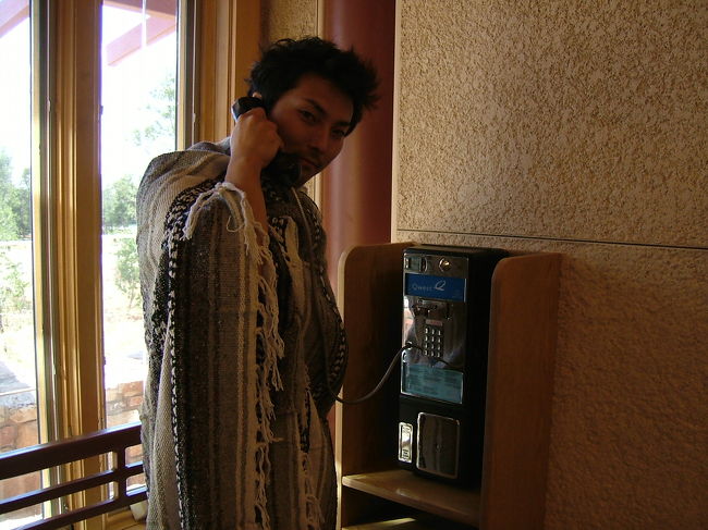 もしもーーし、HALLOW？？ってお金入れてませーーん！！アメリカ人と簡単な英語のやり取りが出来ても電話だけはなかなか通じません。。リコンファームも結構大変だよ^^