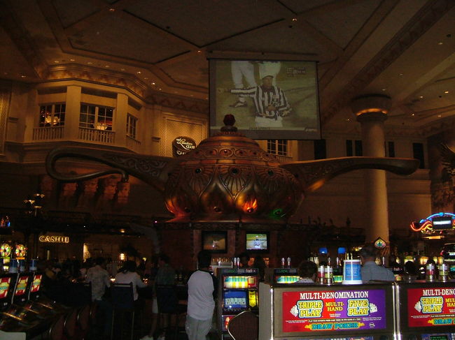 カジノの風景です。ちなみにポーカー等は撮影禁止なので取れませんでした;;