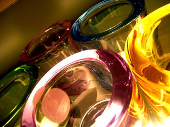 イッタラ定番のロウソクたてを買いました〜。<br />あとはコップ。<br />シンプルなんだけれど、本当にすてきなものばかりっ!<br />何せ壊れ物なので、たくさん買うことは、重いし、せっかく買って壊れてもね・・・。<br />ということで、大分自粛しました・・・<br />でも相当お買い得でしたよ〜。<br />