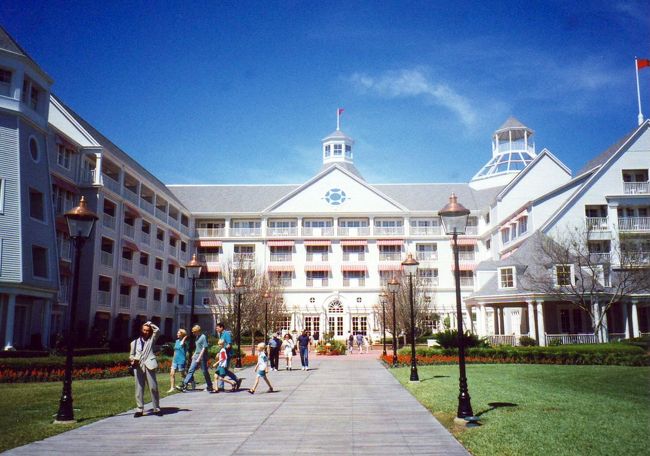 宿泊先：Yacht and Beach Club Resorts<br />可愛らしいホテルでした♪