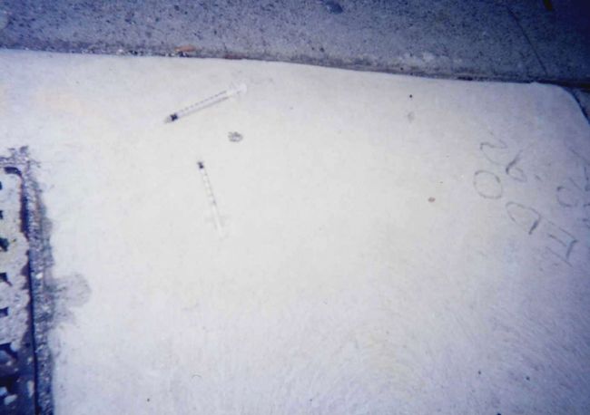 あ、注射針！見っけ！！<br />ハリウッド近郊の道端をさまよってたら見つけました！<br />今思うと、怖い所だったのか？と思うけど、見つけた時はサイコーにテンション上がってました＾＾<br />打つ前に＾＾