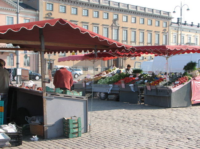 港近くにあるマーケット。朝早くからやってます。パン、クレープ、コーヒーなど売ってるので朝食をここですますのもいいかも。うちらはブルーベリーを買って食べた。甘くて美味しかった。