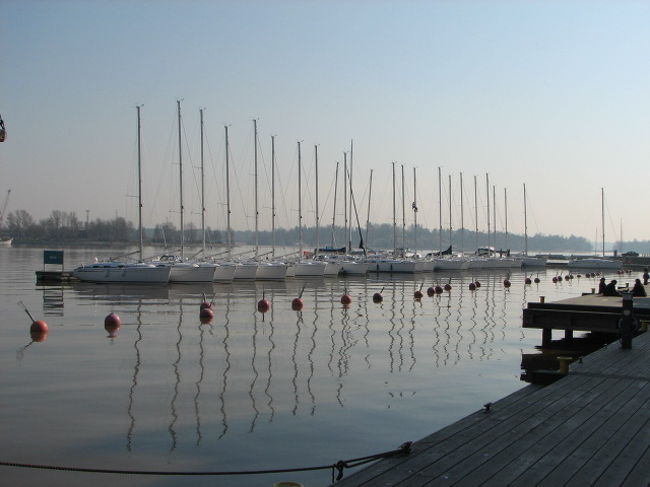 同じくハーバー。ちょうど建物の裏手にあるので朝9時半頃なのにひっそりした感じ。