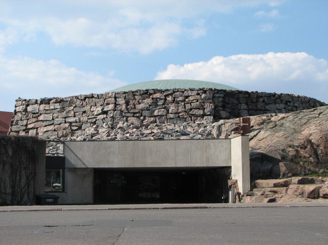 これ教会です。テンペリアウキオ教会。ホテルから歩いていけた。中国人の団体さんに出会った。