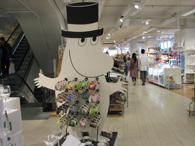 アラビアと言えば、ムーミン。<br />結局ストックマンでは、マリメッコのタオルを購入したにとどまった。