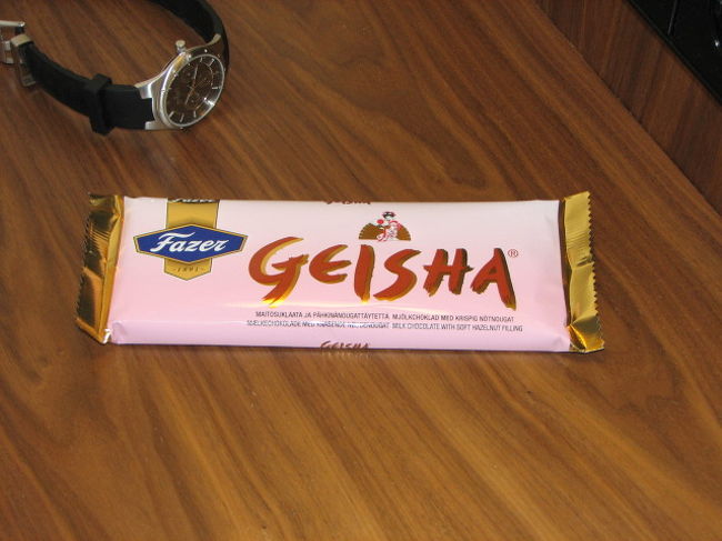 ストックマンを出たあと、カンピ駅にあるスーパーで水と念願のゲイシャ・チョコをゲット！駅構内にあるイタリアンで夕食をし、ホテルへ戻った。