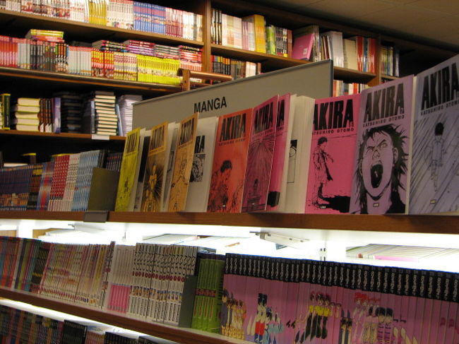 アカデミア書店にて。<br />フィンランドでも日本アニメの威力を体感！アキラやらんま1/2、ドラゴンボールなどが並んでいた。<br />