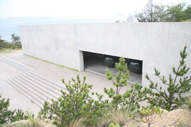 世界の建築シリーズ（1）： 安藤忠雄設計のベネッセアート