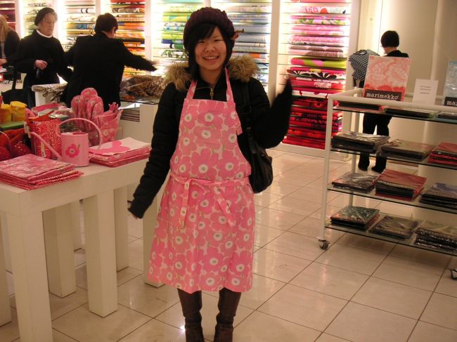 町のいたるところにマリメッコショップがありました。エプロンお買い上げー