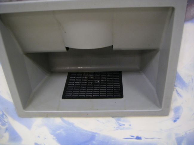 そして世界共通。<br />ここから品物が出てくるんだろうなと分かる場所と形。