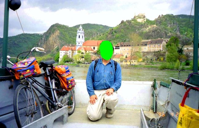 渡し舟の中で...<br />思ったより安定感はありました。<br />自転車なども一緒に渡してくれるそうです。