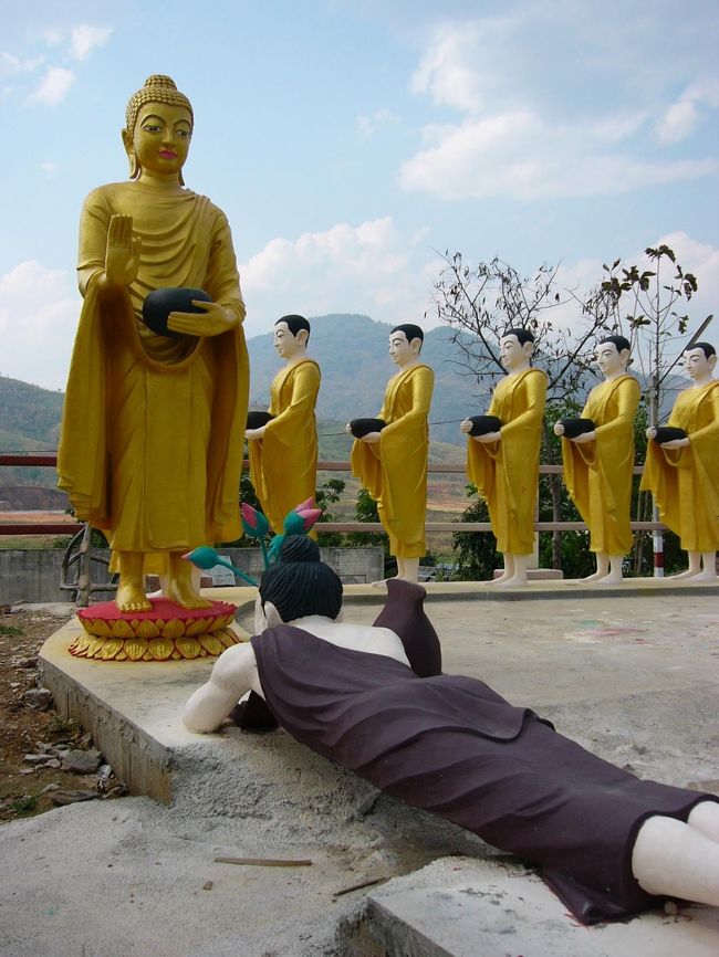 仏様の進む道が途絶えていれば、人が身を挺して道を造る・・・。の像！！