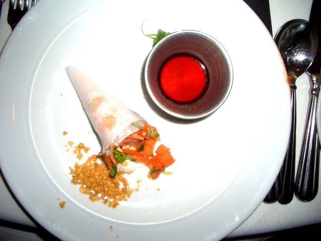 ５月１１日ディナー、<br />前菜：Shrip Sladed Wrapped in rice paper