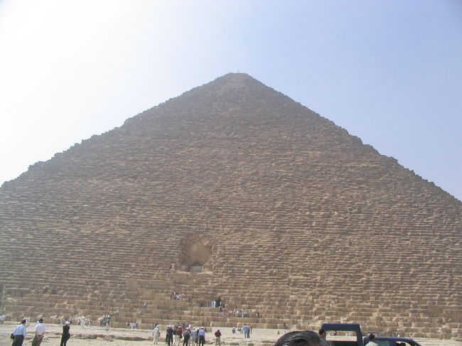 クフ王のピラミッド。
