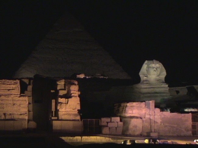 スフィンクスの声は、中村敦夫さんだと思う。他にもメーテルの池田昌子さんの声もあったようだ。