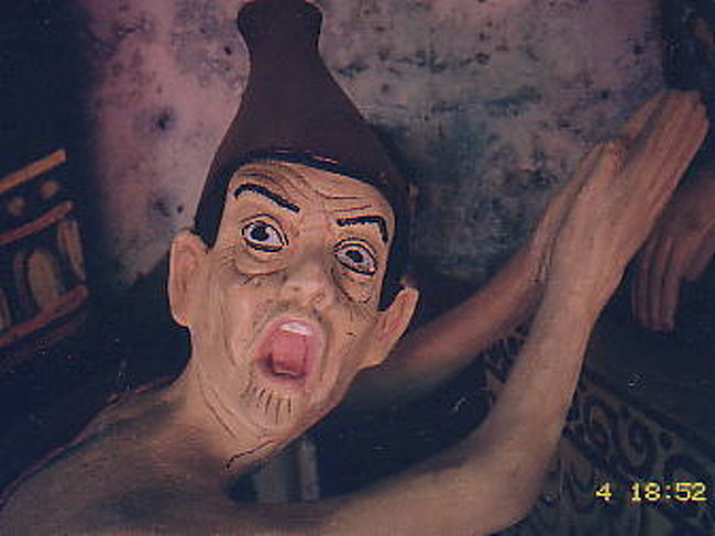 実はミャンマーに行く最大の目的だった”寺にアルキッチュなセメント像”を見るということ。<br />すごい！ミャンマーはすごすぎる！