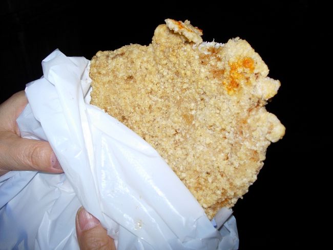 でっかいフライドチキンです。<br />お店にはいつも行列が出来ているのですぐわかりますよ。<br />辛さも調節してくれます。