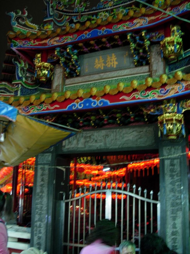 士林夜市の中にお寺発見！