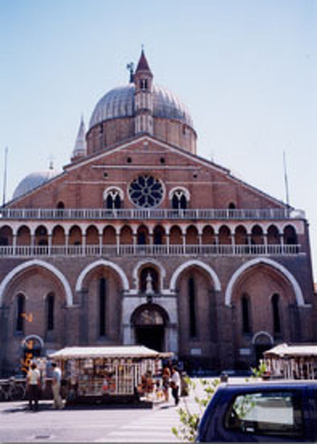 聖アントニオが眠るサンタントニオ寺