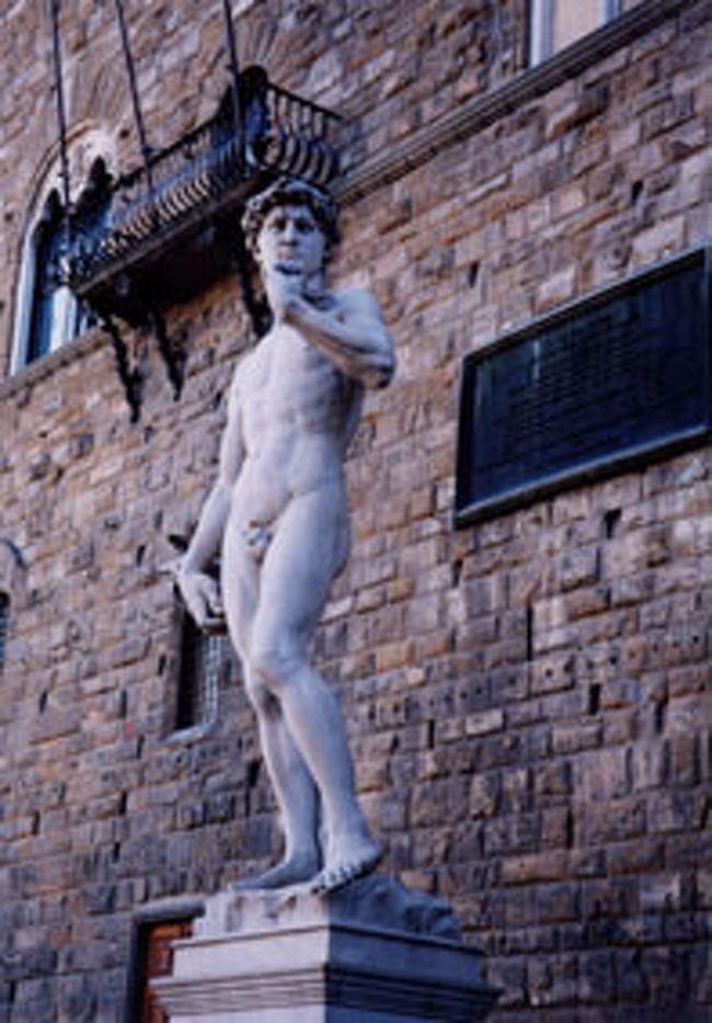 フィレンツェ<br />シニョリーア広場のダビデ像　 <br />オリジナルはアッカデミア美術館にある