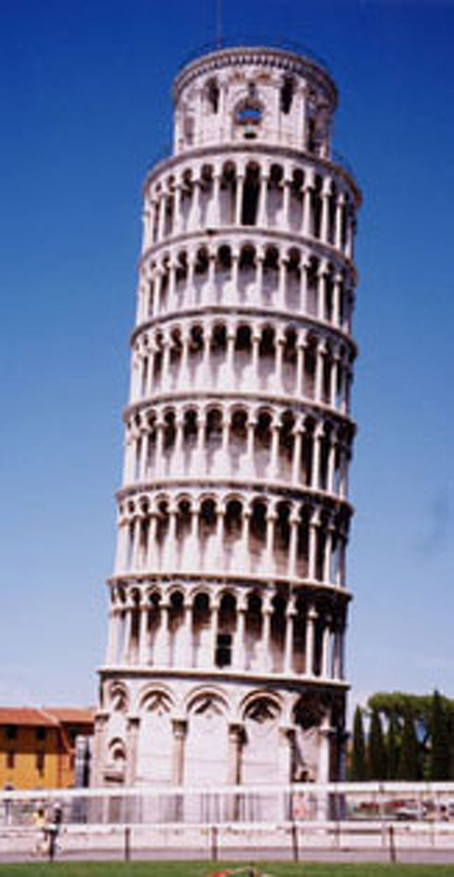 有名なピサの斜塔<br />当時は立ち入り禁止でした