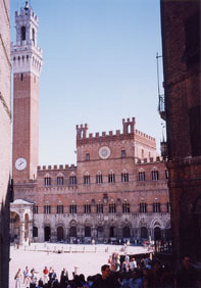 シエナ<br />プッブリコ宮殿(市庁舎) 