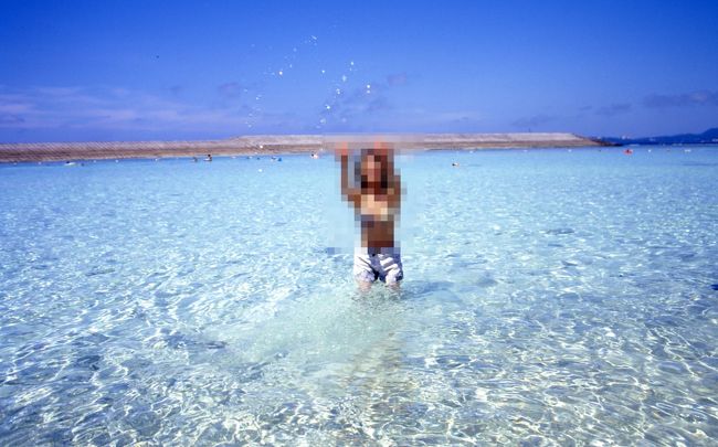 写真集っぽくポーズして<br />撮影会しちゃいました〜。<br /><br />それにしても水が綺麗。<br />水中には魚が一杯。<br />パンで餌付けしました。