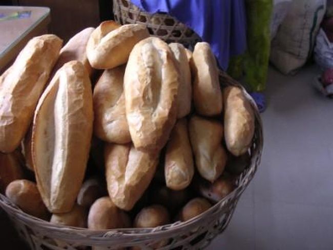 フランスパン工場も見学<br />焼き立てをもらいました。おいしい！！