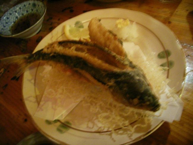 「グルクン（タカサゴ）の唐揚げ」<br />沖縄の定番料理。カリッとして頭から尻尾まで食べられる。<br />