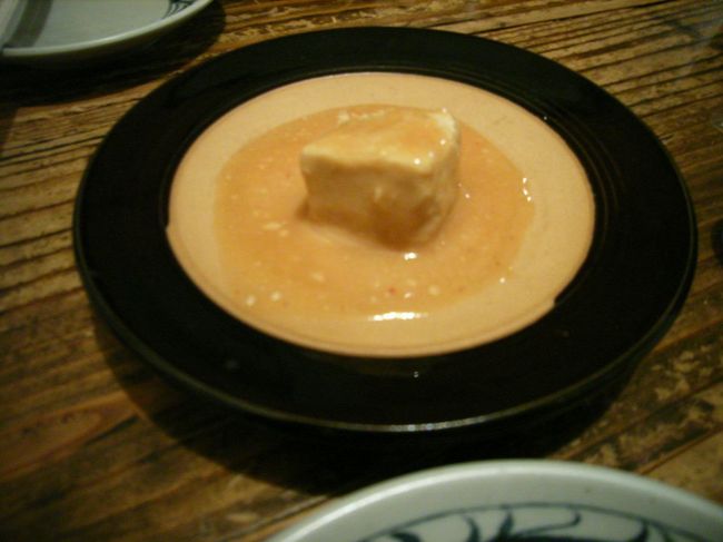 「豆腐よう（豆腐餻）」<br />島豆腐を米麹、紅麹、泡盛によって発酵・熟成させたもの。中国の腐乳より塩味がまろやかで食べやすいと思う。泡盛のつまみにぴったり。