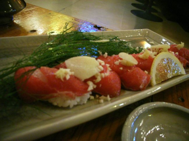 「山羊にぎり」　<br />沖縄では山羊の肉を刺身や山羊汁にして食べるそうだ。これはにぎり寿司にしたもの。<br />