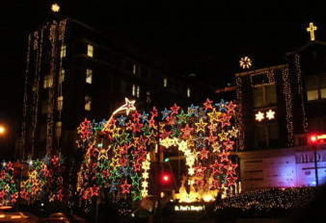 クリスマス前、町はイルミネーションで綺麗です