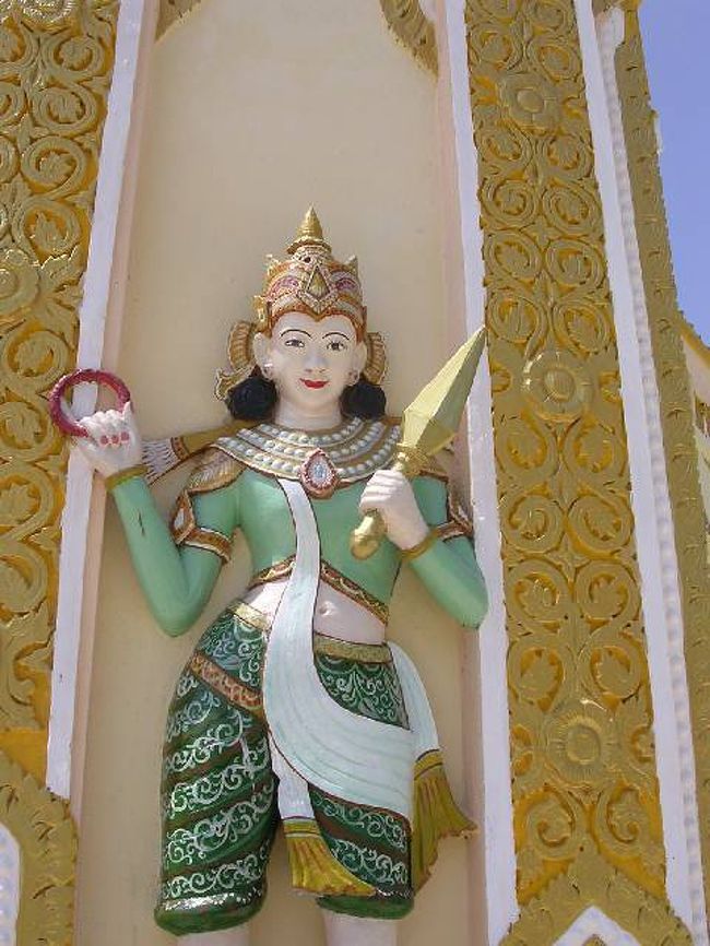 ミャンマーといえばセメント像