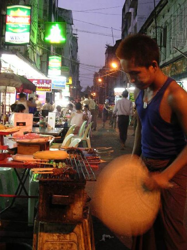 ヤンゴンで、焼き鳥屋さん
