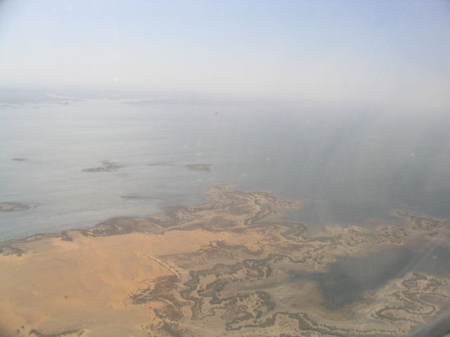 ルクソールからアスワンまで４０分のフライト。ナーセル湖が。
