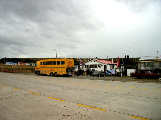 トイレ休憩。ここでパイネのトレッキングマップを買わなかったのが心残り。