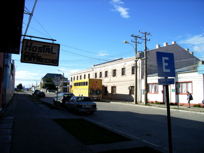 コロニーを後にしてプンタ・アレナスへ18:00頃到着。<br />まだ明るいので町をプラッとして買物したりする。