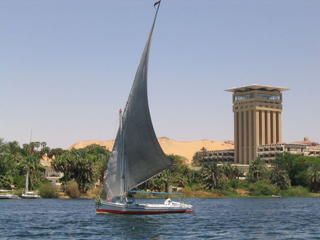 気持ちいいです。この舟遊びを終え、アスワン空港に戻り、アブシンベルへ飛行機で向かいます。