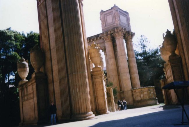 ヨーロッパの遺跡ちっくなところが、嬉しい。<br />映画『ザ・ロック』にてショーンコネリーが、娘に会うシーンはここで撮影されてました。