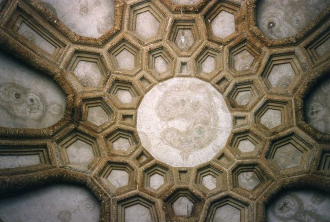 天井はこんなんでした。蜂の巣みたい＾＾