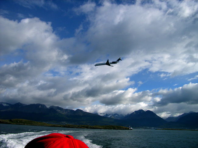 港を出てポイントに向かいます。飲み物とお菓子がサービスで着いてます。どれも美味しかったですよ。