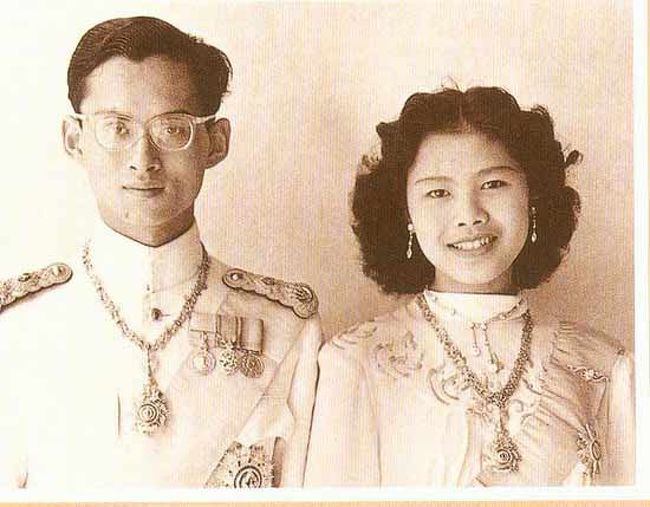 ラマ9世即位60周年記念を祝い＞ 歴史を振り返る 2』タイの旅行記