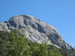 モロロック　Moro Rock

標高2050mの岩の頂上までトレイルが作られている。